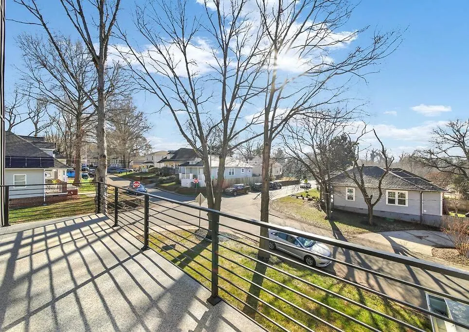 Amazing Location! Rooftop Patio, Pool & Game Room! Σάρλοτ Βίλα