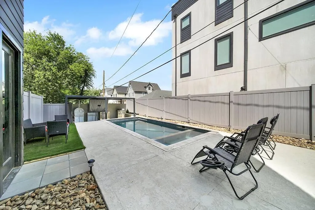 Βίλα Amazing Location! Rooftop Patio, Pool & Game Room! Σάρλοτ