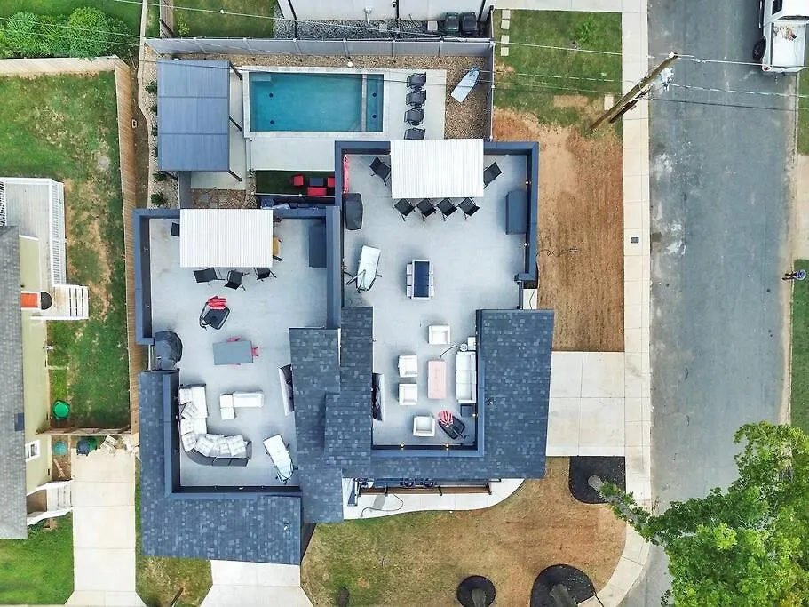 Amazing Location! Rooftop Patio, Pool & Game Room! Σάρλοτ