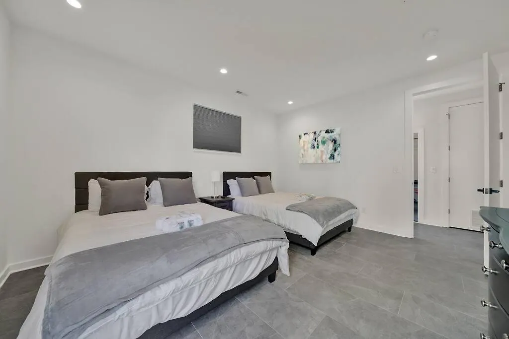 Amazing Location! Rooftop Patio, Pool & Game Room! Σάρλοτ 0*,  Ηνωμένες Πολιτείες της Αμερικής