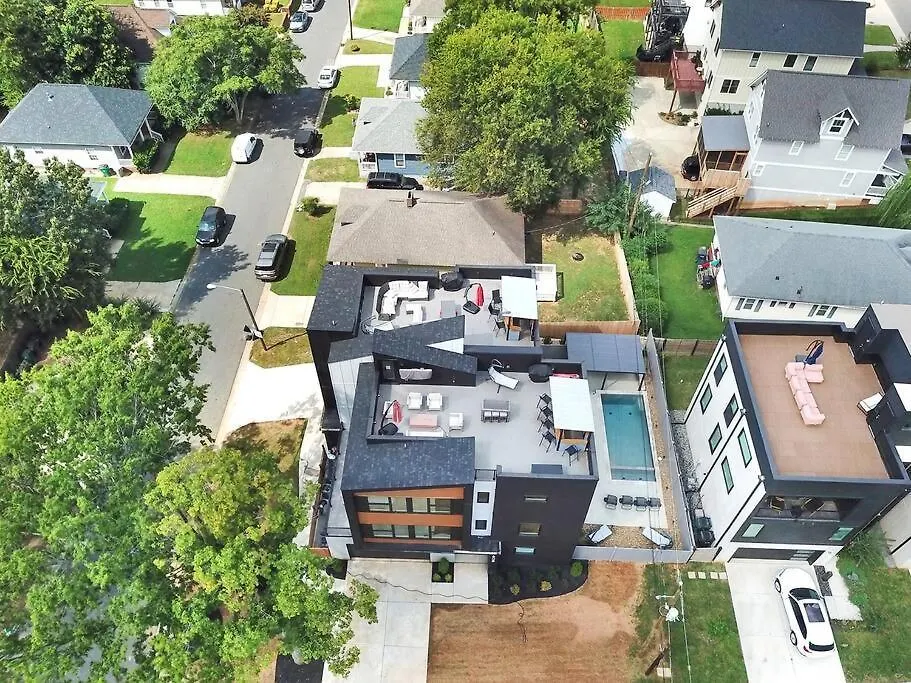 Βίλα Amazing Location! Rooftop Patio, Pool & Game Room! Σάρλοτ