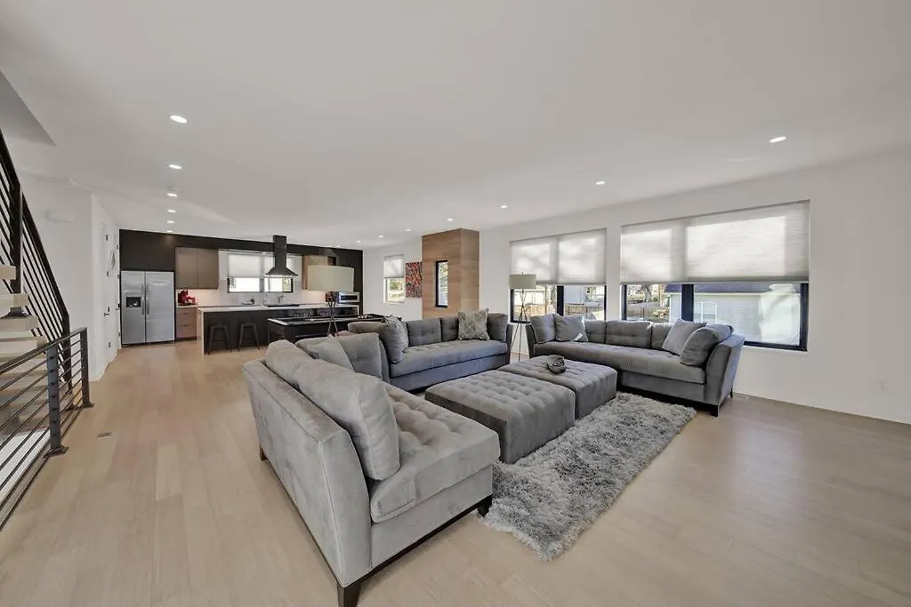 Βίλα Amazing Location! Rooftop Patio, Pool & Game Room! Σάρλοτ