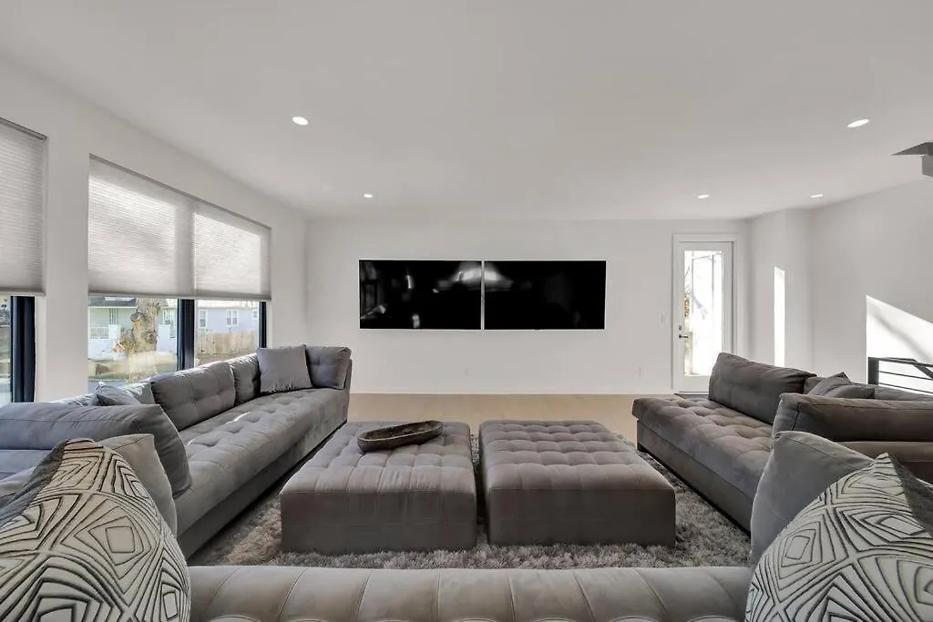 Amazing Location! Rooftop Patio, Pool & Game Room! Σάρλοτ Βίλα