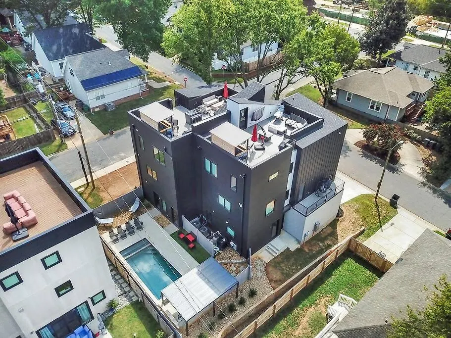 Amazing Location! Rooftop Patio, Pool & Game Room! Σάρλοτ