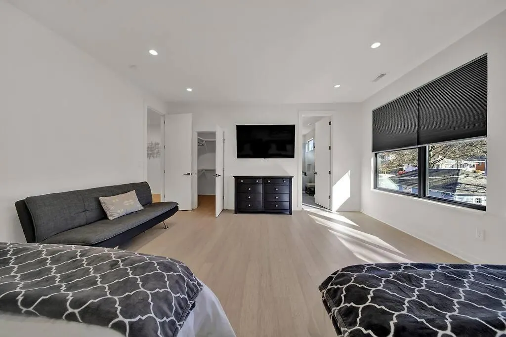 Βίλα Amazing Location! Rooftop Patio, Pool & Game Room! Σάρλοτ
