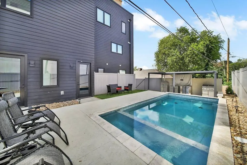 Amazing Location! Rooftop Patio, Pool & Game Room! Σάρλοτ Βίλα
