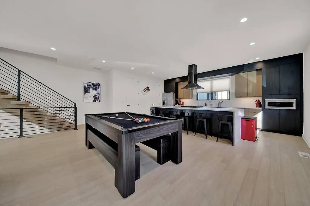 Amazing Location! Rooftop Patio, Pool & Game Room! Σάρλοτ 0*,  Ηνωμένες Πολιτείες της Αμερικής
