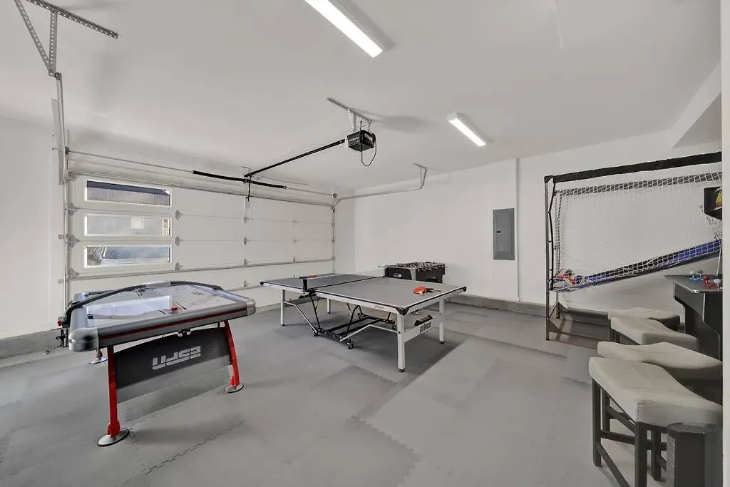 Amazing Location! Rooftop Patio, Pool & Game Room! Σάρλοτ Βίλα
