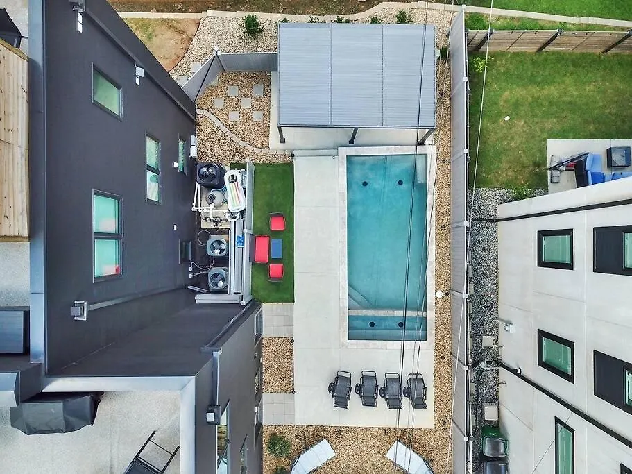 Amazing Location! Rooftop Patio, Pool & Game Room! Σάρλοτ 0*,
