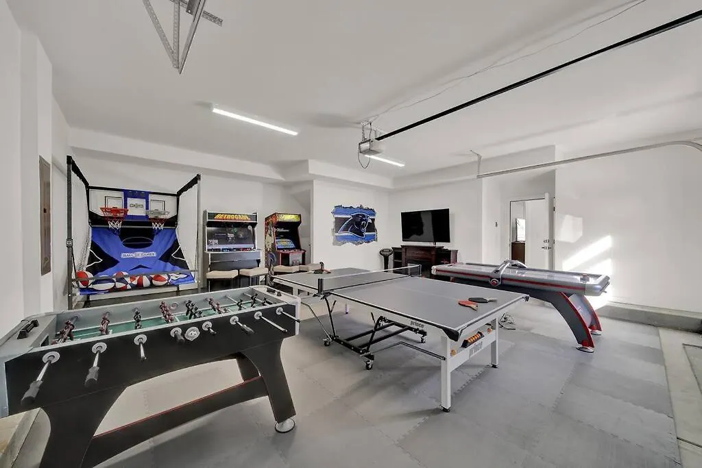 Βίλα Amazing Location! Rooftop Patio, Pool & Game Room! Σάρλοτ Ηνωμένες Πολιτείες της Αμερικής