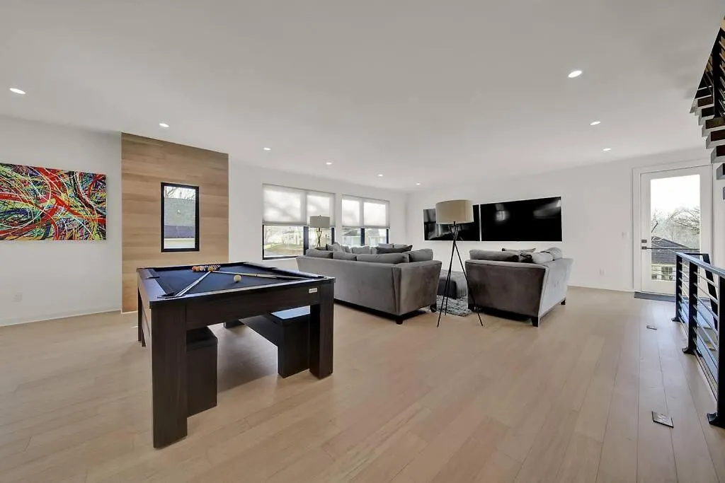 Amazing Location! Rooftop Patio, Pool & Game Room! Σάρλοτ